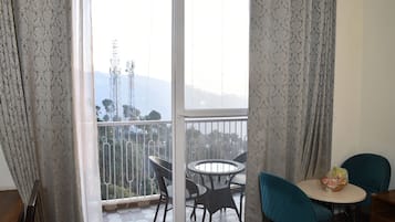 Laptop workspace, iron/ironing board, free WiFi, bed sheets