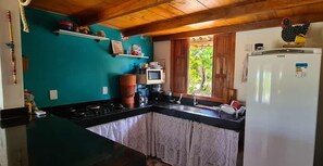 Private kitchen - Chalé La Praia Uai (Prado)