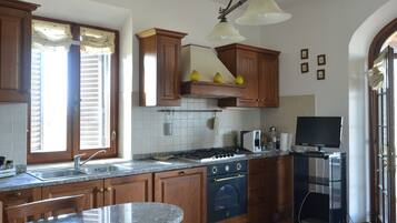 Réfrigérateur, four, plaque de cuisson, lave-vaisselle