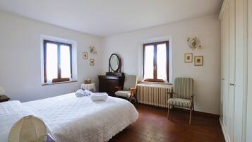 2 chambres, coffres-forts dans les chambres, fer et planche Ă repasser