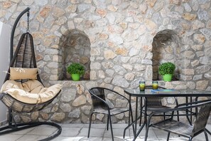 Outdoor dining - Elia Residences luxury 1 bedroom apartment ( right ) (Καρτεραδος)