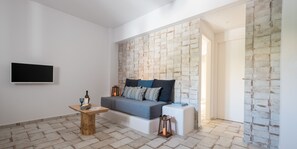 Smart TV - Elia Residences luxury 1 bedroom apartment ( right ) (Καρτεραδος)