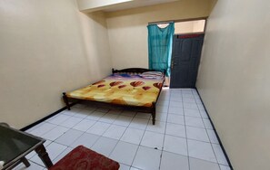 Chambre Double Standard | Bureau, draps fournis
