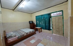 Superior Double Room | Meja, cadar katil 