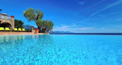 Luxury sea view apartment with pool and parking