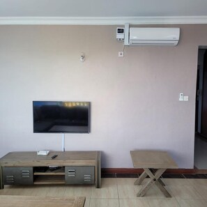14-inch Smart TV with digital channels, TV
