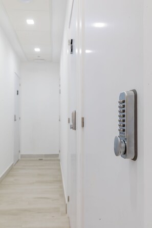 Interior - AYZ Silvela - Auto check-in property (Málaga)