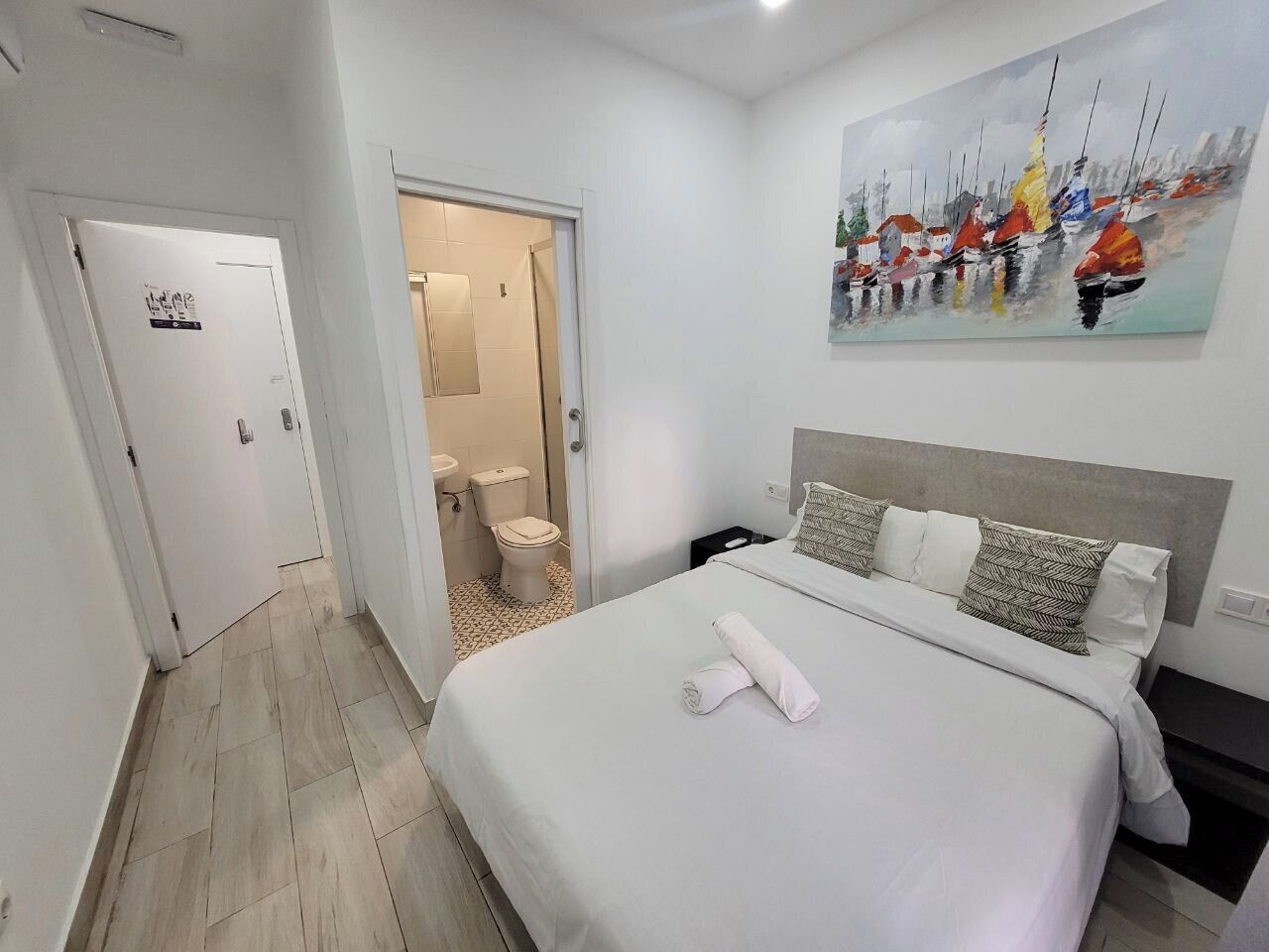 Photo - AYZ Silvela - Auto check-in property