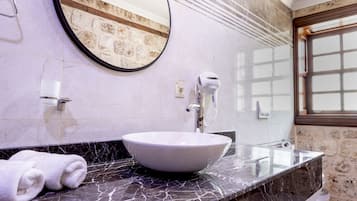 Habitación doble superior | Baño | Regadera