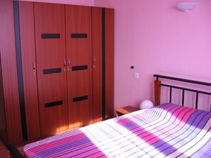 2 slaapkamers, een kluis op de kamer, een strijkplank/strijkijzer