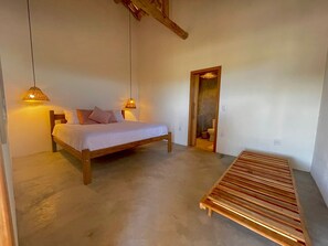 2 habitaciones, cortinas blackout y tabla de planchar con plancha 