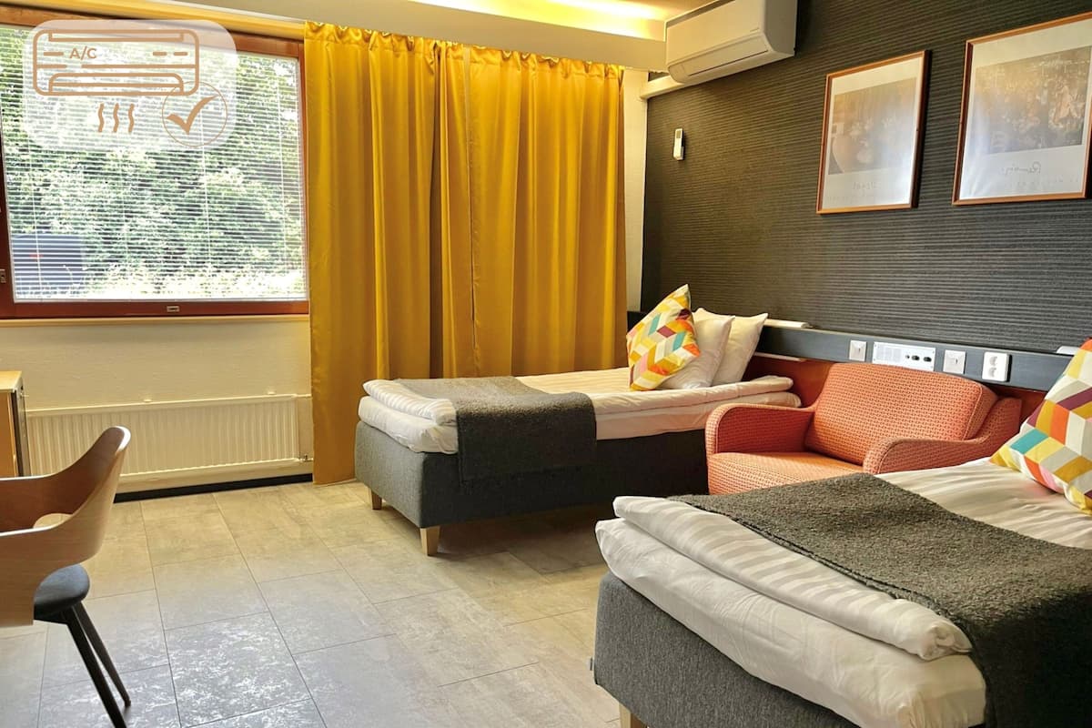 Comfort Triple Room | Desk, laptop workspace, soundproofing, free WiFi
