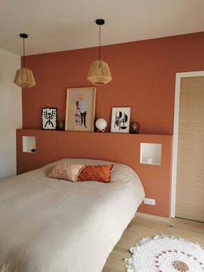 4 bedrooms, iron/ironing board, free WiFi