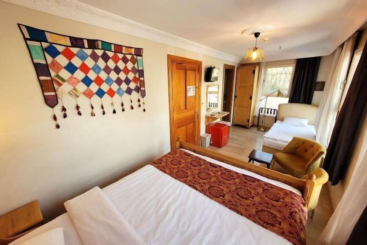 Minibar, free WiFi, bed sheets