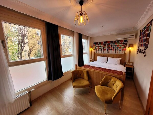 标准双人房 | 迷你吧、免费 WiFi、床单