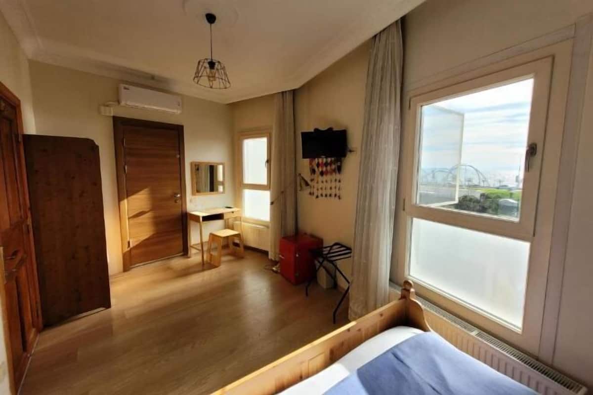 2 habitaciones, minibar, wifi gratis y ropa de cama