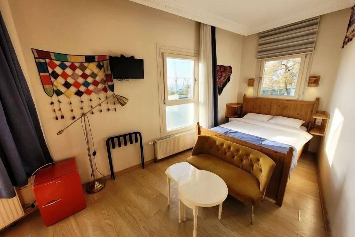 Minibar, WiFi (free), bed sheets