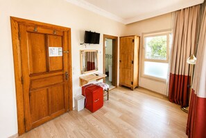 Comfort Double Room | Minibar, WiFi (free), bed sheets - Masif House (Istanbul)