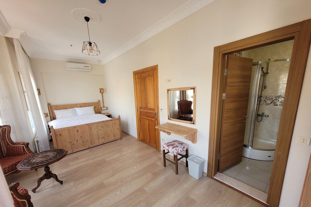 Minibar, wifi gratis y ropa de cama 