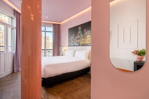 Minibar, in-room safe, desk, blackout curtains - Ikonik Gran Via (Madrid)