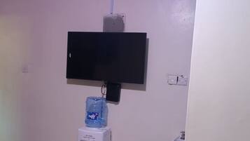 Business Studio | Living area | 14-inch Smart TV with digital channels, TV