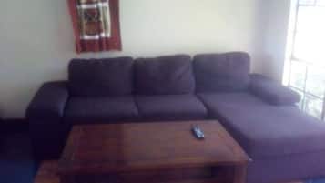 Apartamento, 3 quartos | Área de estar