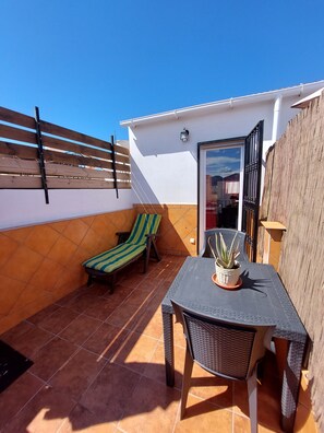 Outdoor dining - Holiday Studio 'Lola' with Mountain View, Private Terrace, A/C & Wi-Fi (Nerja)