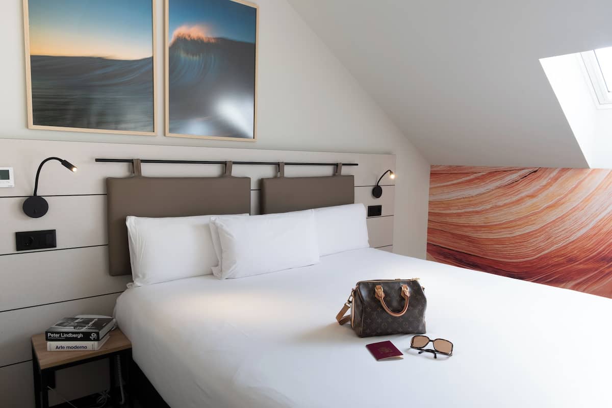 Standard Double Room Single Use | Individually decorated, desk, laptop workspace, soundproofing