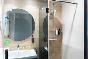 シャワー、レインフォールシャワー、タオル、石鹸