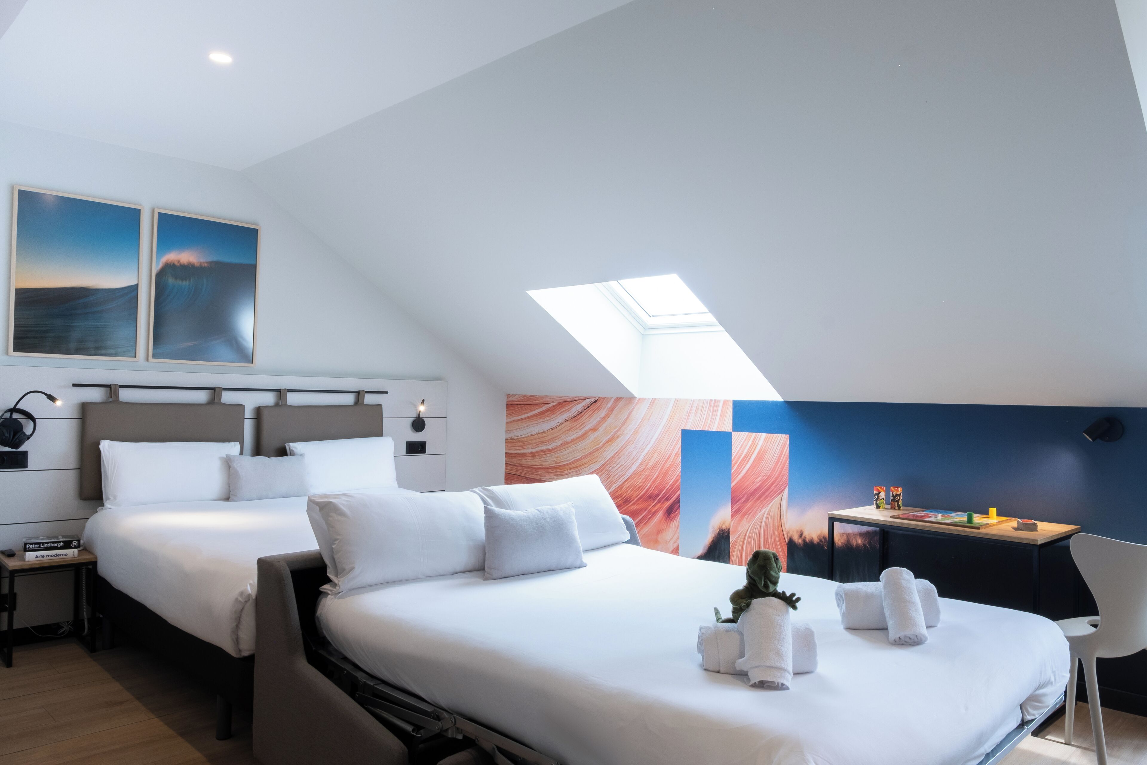 Habitación familiar, 1 cama doble con sofá cama | Decoración individual, escritorio, espacio para trabajar con un portátil