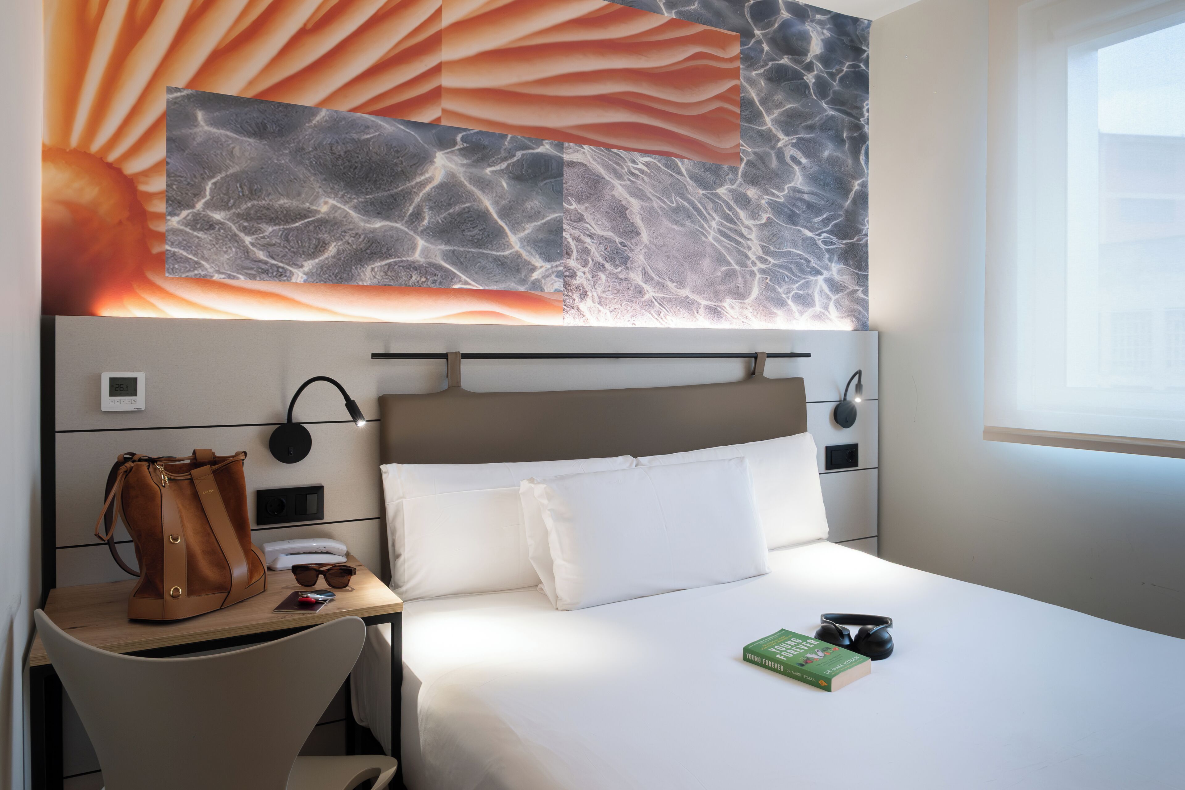 Habitación estándar doble de uso individual | Decoración individual, escritorio, espacio para trabajar con un portátil