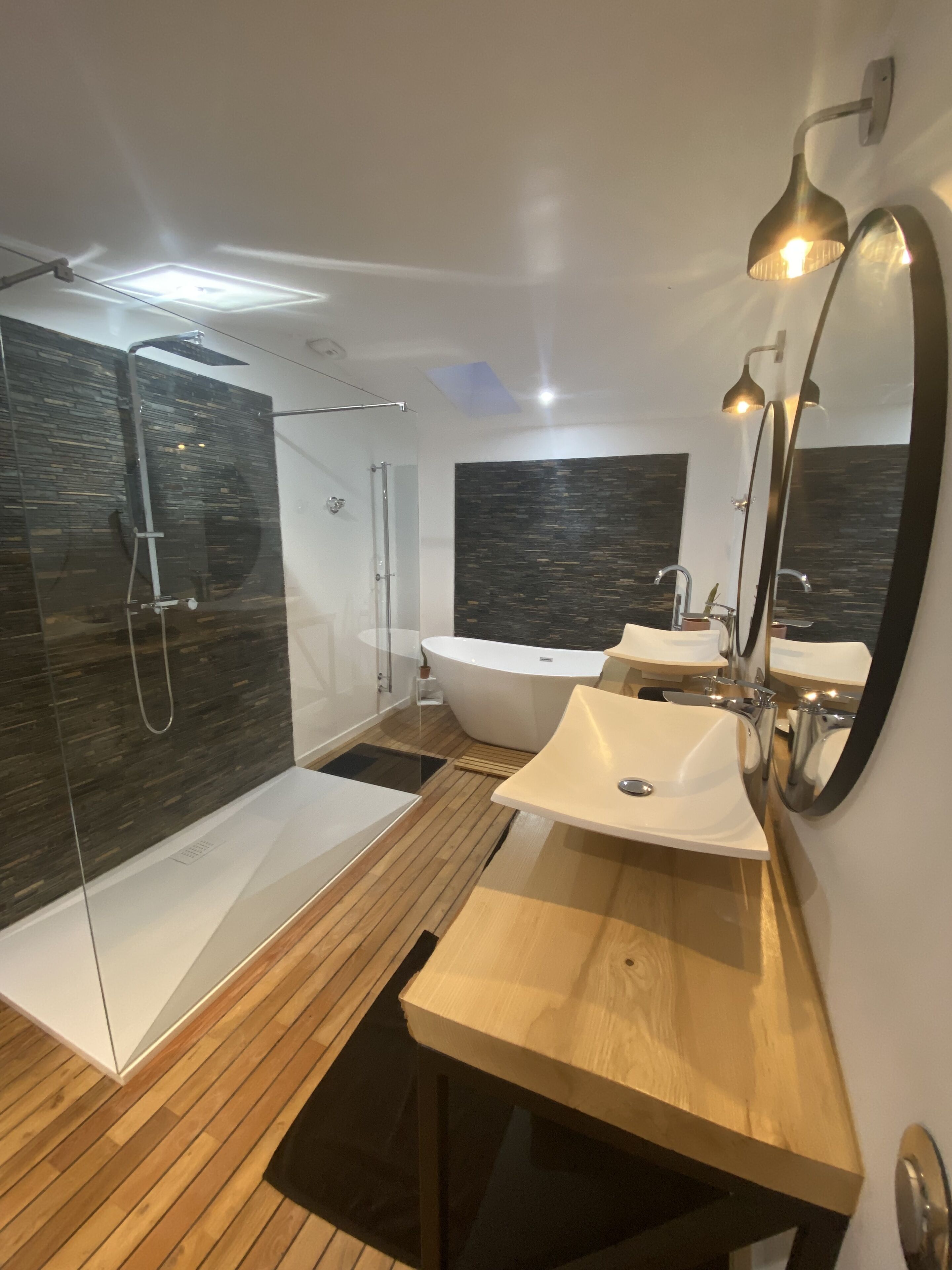 Elite Double Room, 1 Bedroom, Non Smoking, Vineyard View | Bathroom | Eco-friendly toiletries, hair dryer, towels, soap