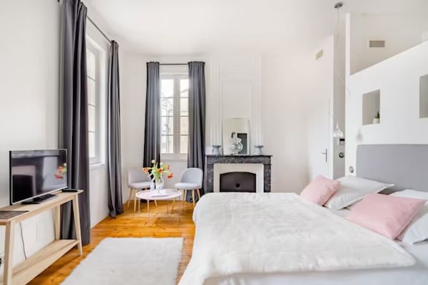 Doppia Deluxe, 1 letto queen, non fumatori, bagno privato | Biancheria da letto di alta qualità, materassi in memory foam