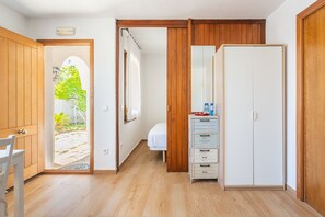 1 chambre, fer et planche à repasser, Wi-Fi gratuit, draps fournis