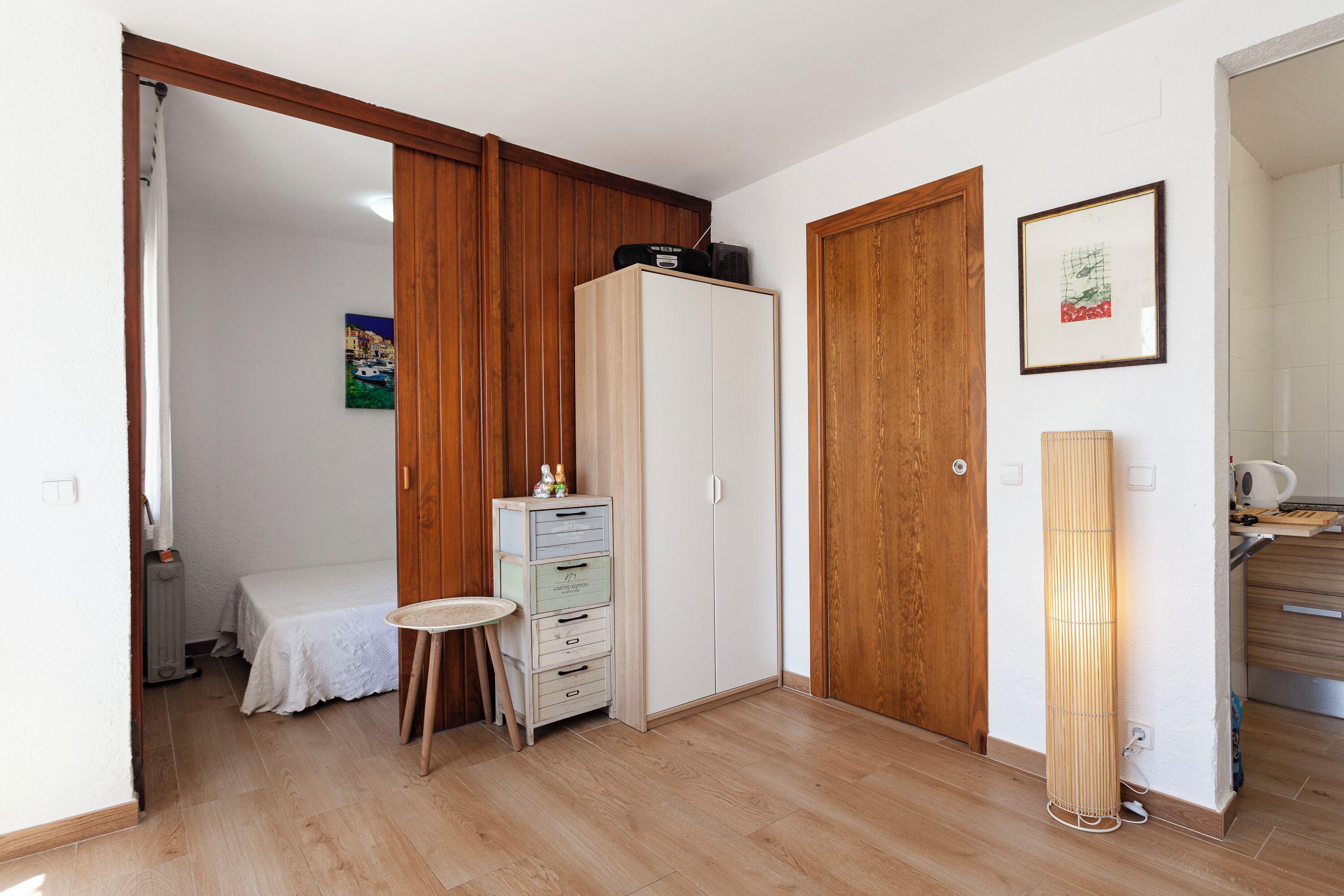 1 slaapkamer, een strijkplank/strijkijzer, gratis wifi, beddengoed