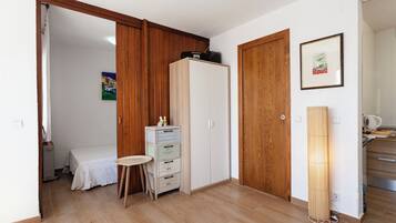 1 chambre, fer et planche Ă repasser, Wi-Fi gratuit, draps fournis