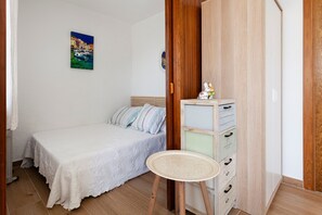 1 habitación, tabla de planchar con plancha, wifi gratis y ropa de cama 