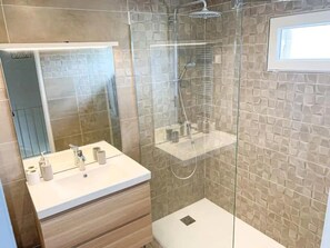 Shower, towels