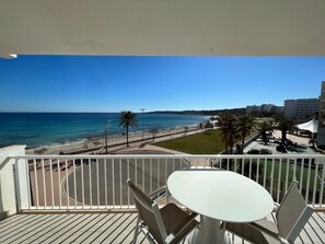 Outdoor dining - Holiday Apartment 'Sea Club Apartment Cala Millor 3' close to the Beach with Balcony (Cala millor)