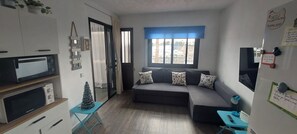 TV - Vacation Rental "Rainbow Amadores" with Sea Views, Terrace and Wi-Fi (Mogán)