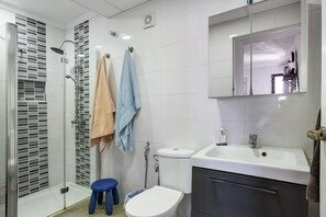 Shower, hair dryer, towels - Vacation Rental "Rainbow Amadores" with Sea Views, Terrace and Wi-Fi (Mogán)