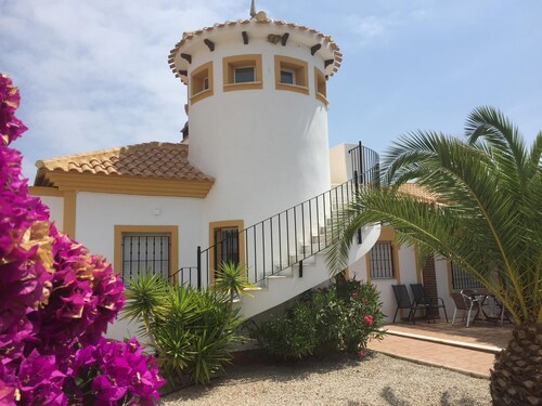 Villa Maravilla mit Bergblick, Pool & Wi-Fi