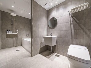 Shower, designer toiletries, hair dryer, bathrobes - Brown Dot Hotel Eurwangri (Incheon)