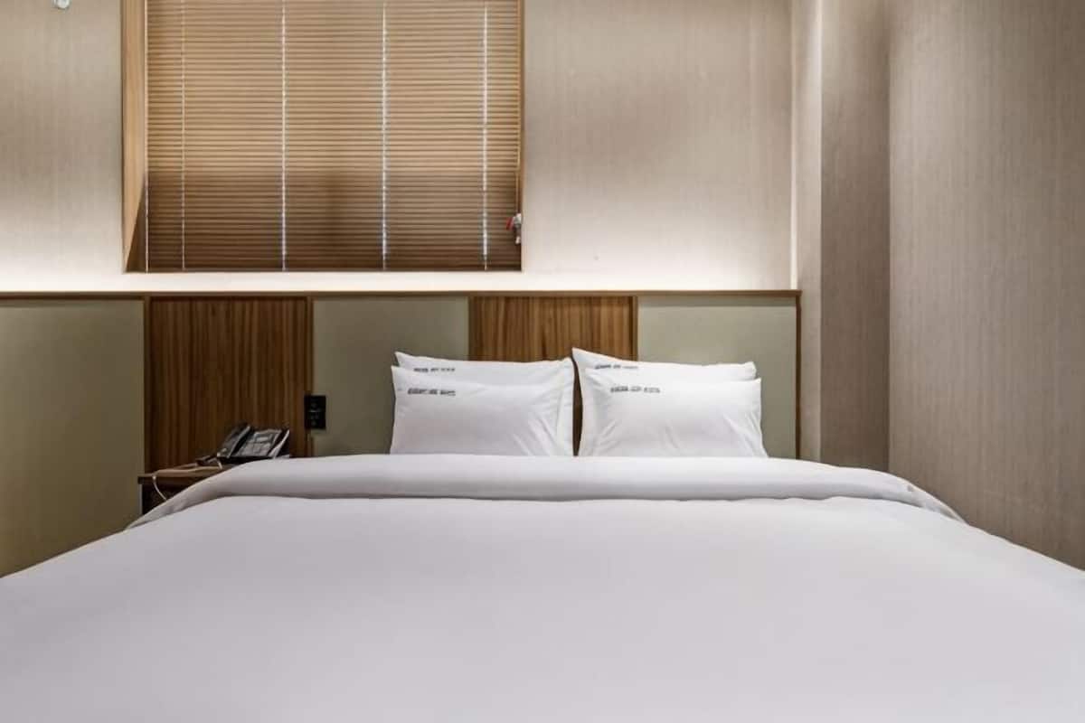 Premium bedding, down comforters, pillowtop beds, minibar