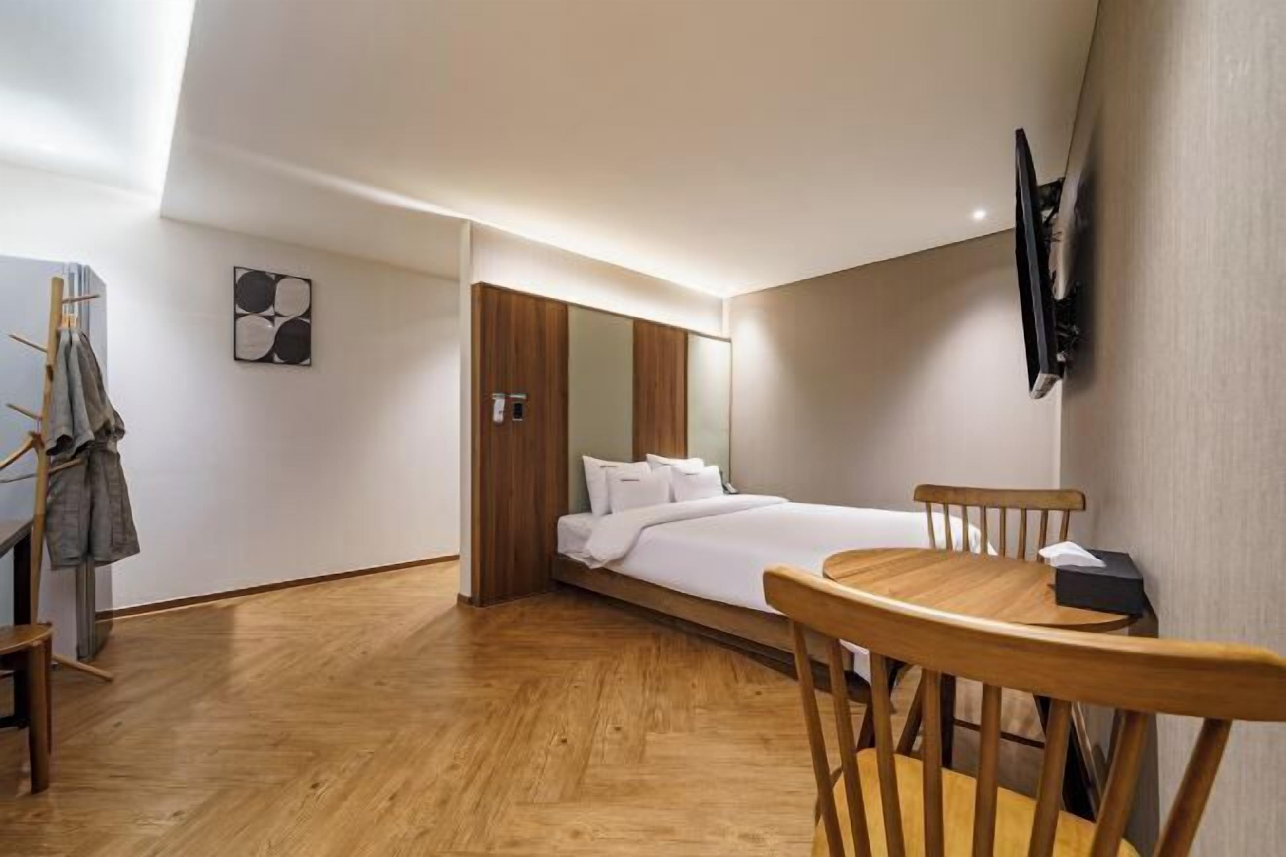 Premium bedding, down comforters, pillowtop beds, minibar