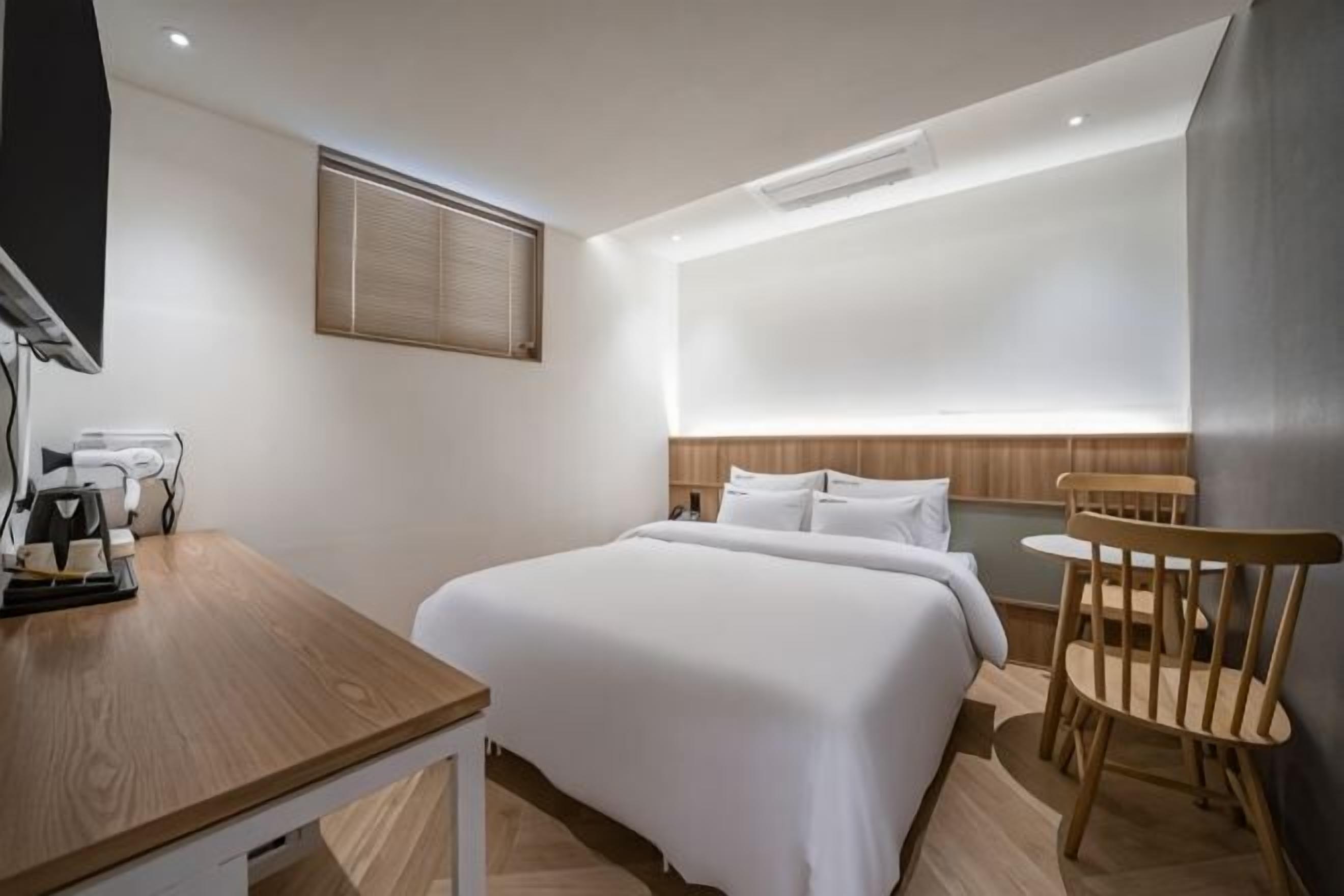 Premium bedding, down duvets, pillow-top beds, minibar