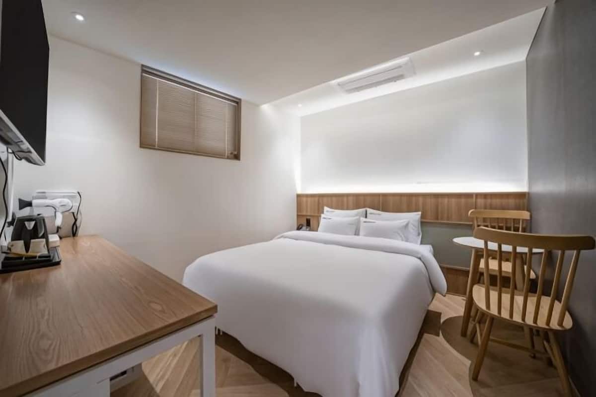 Premium bedding, down comforters, pillowtop beds, minibar