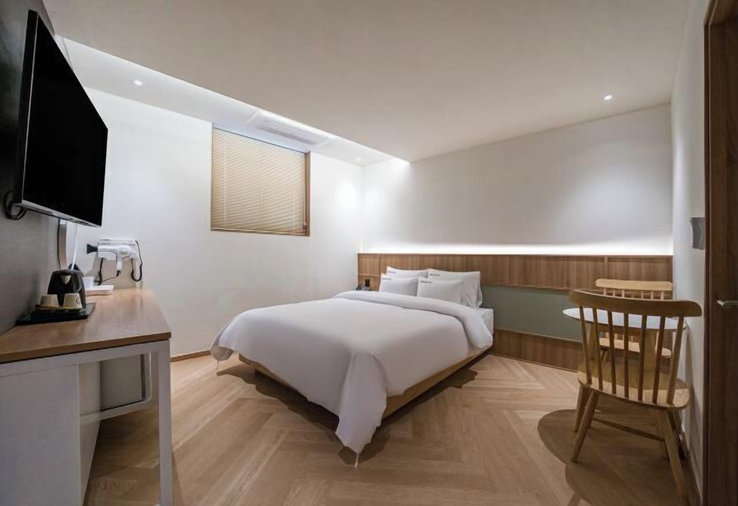 Premium bedding, down comforters, pillowtop beds, minibar