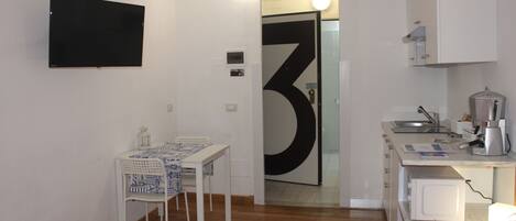 1 chambre, coffres-forts dans les chambres, fer et planche à repasser