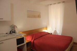 1 bedroom, in-room safe, iron/ironing board, free WiFi
